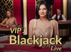 比赛第70分钟，费利佩拿球扔边裁，被马宁出示黄牌